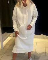 Avslappnad klänning med hoodie